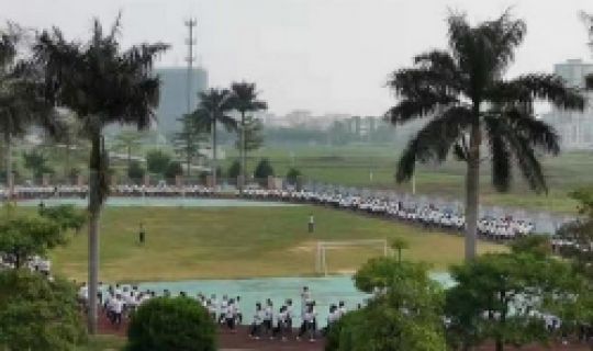 心系教育，情滿校園